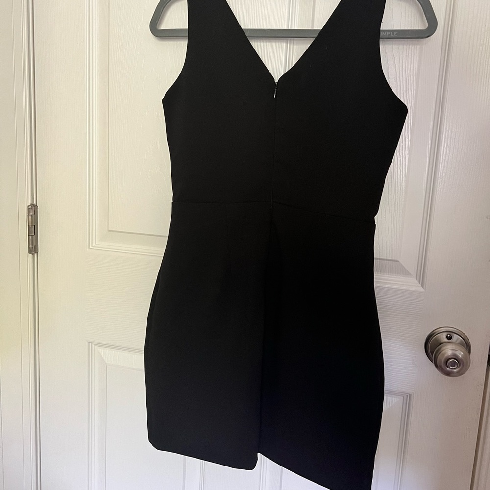 BOUTIQUE CUTOUT DRESS - Picture 3 of 6